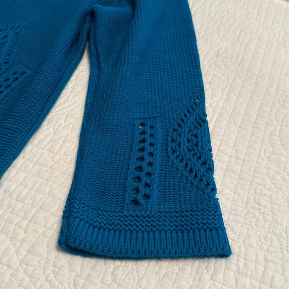 Women’s Knitted Cardigan With Beautiful Detail - Picture 6 of 10